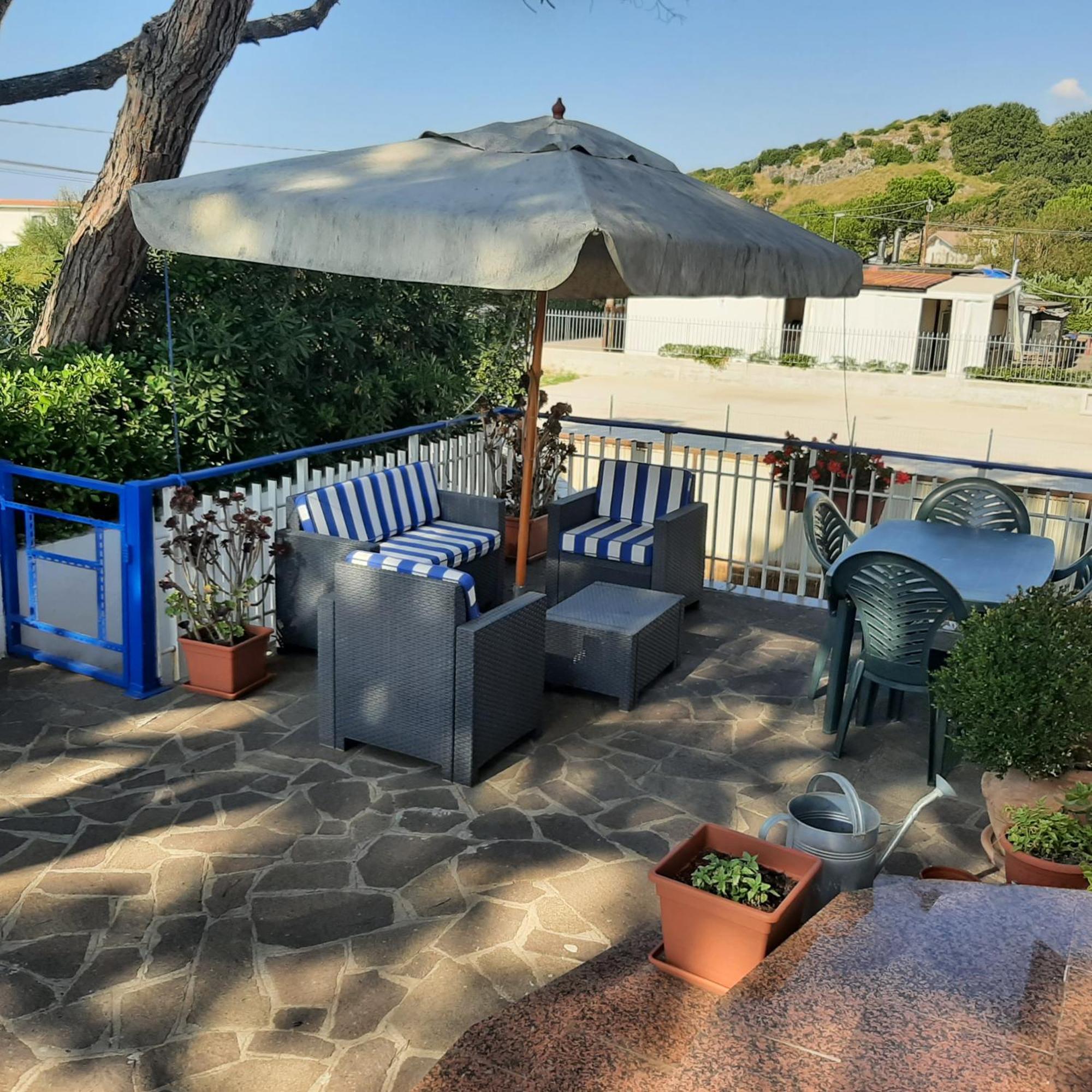 Villa Valentini: Beachfront Comfort with Garden and Private Parking Minturno Exterior photo